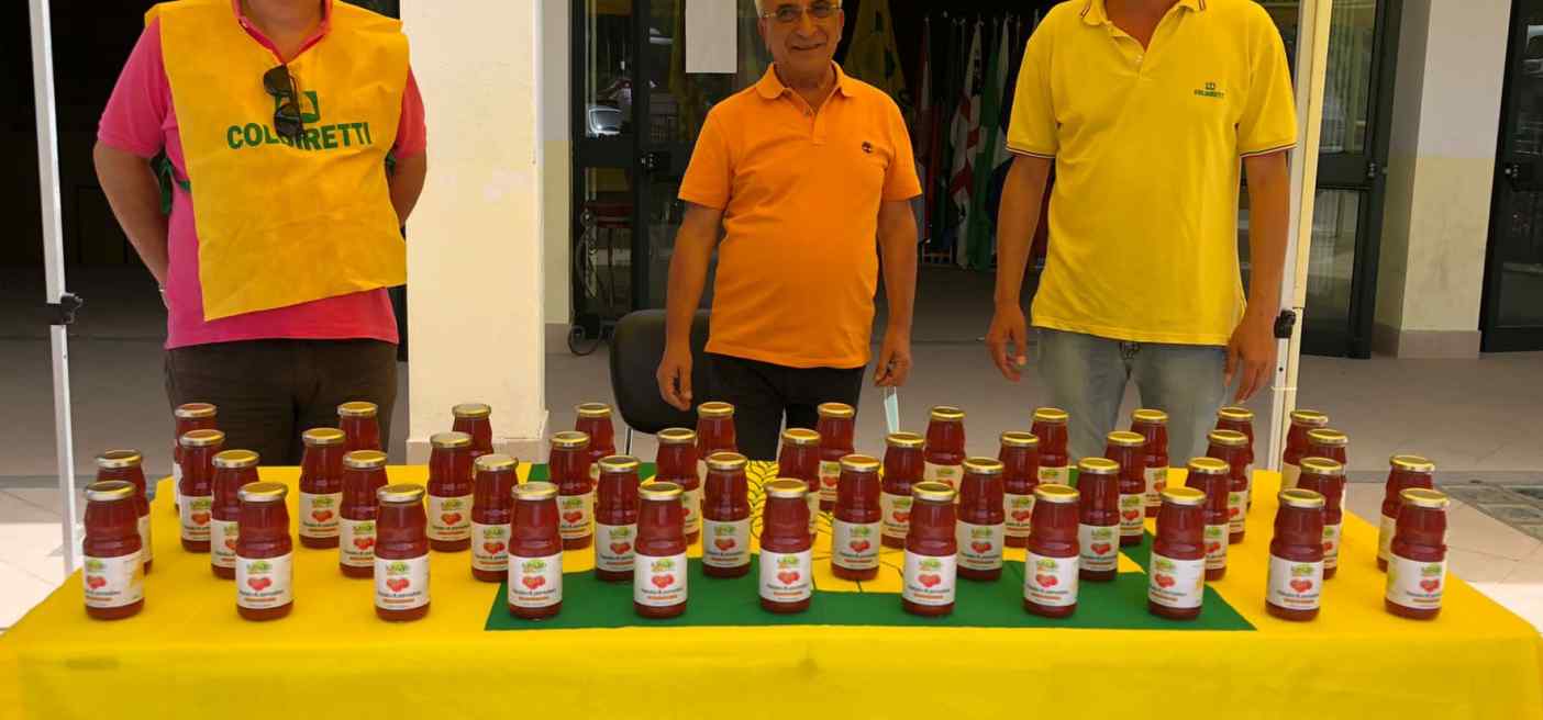 a Tortorici Coldiretti dona una passata di pomodoro “Siccagno” 