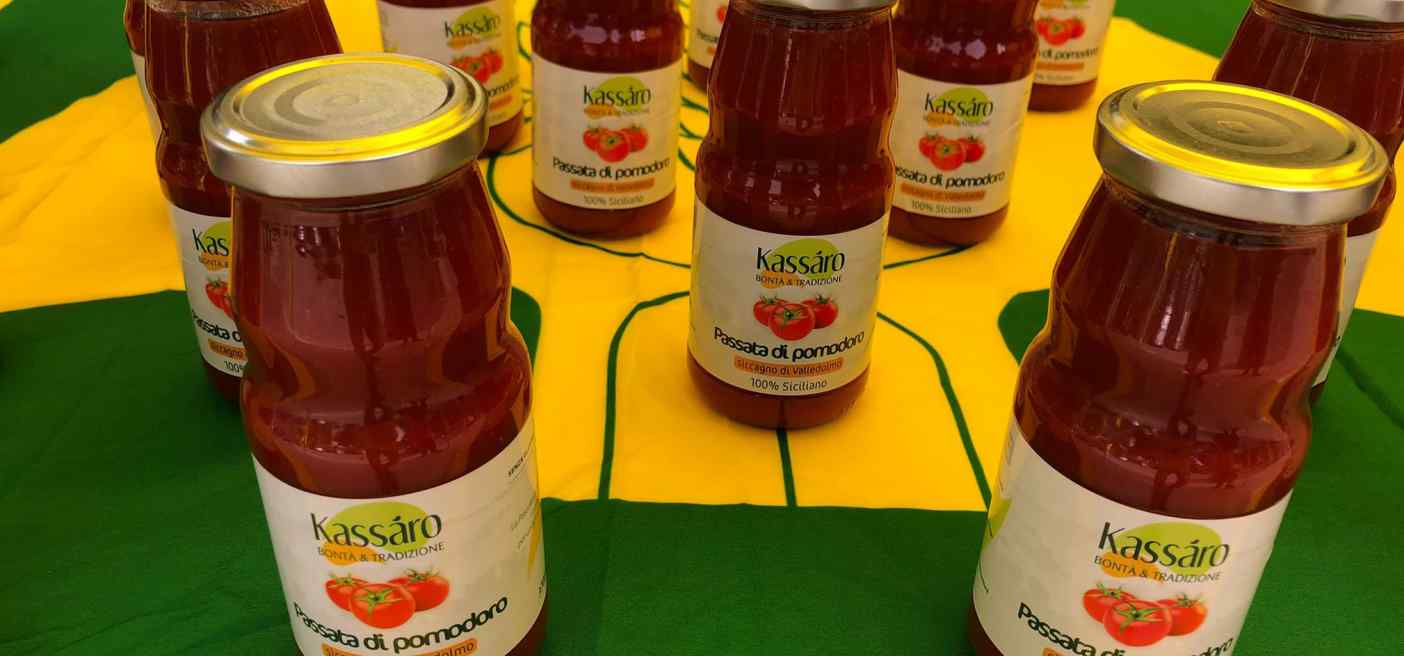 a Tortorici Coldiretti dona una passata di pomodoro “Siccagno” 