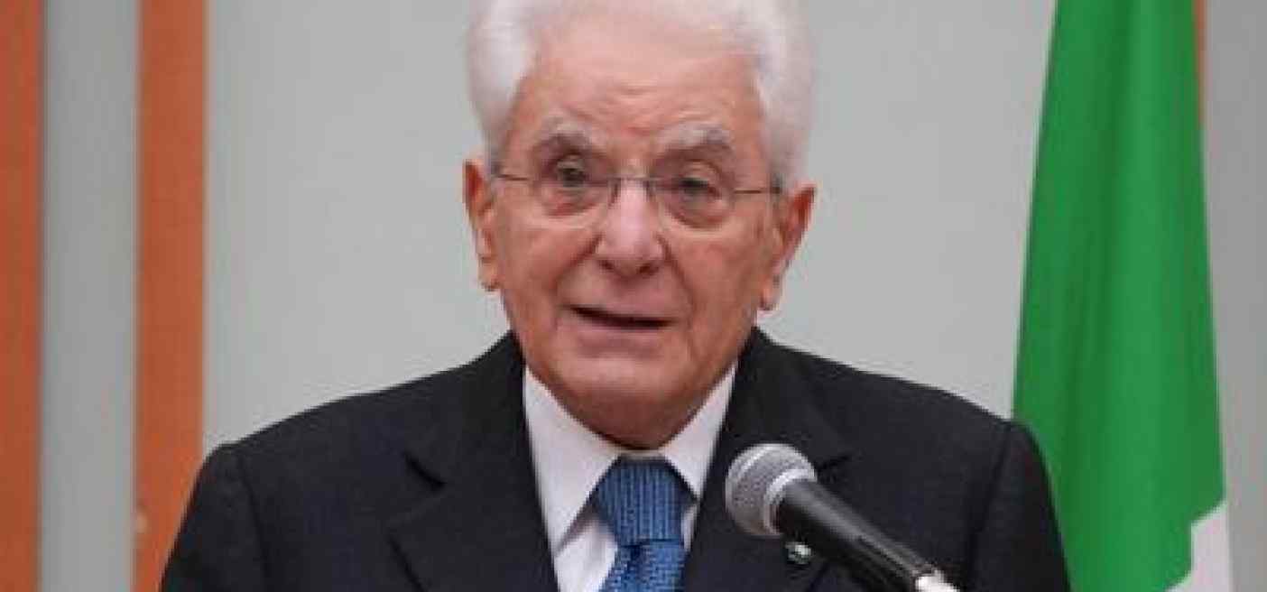 Mattarella: "Inaccettabili aggressioni e vandalismo contro operatori sanitari"