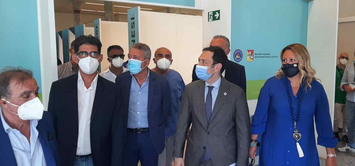 Razza visita Hub vaccinale Agrigento
