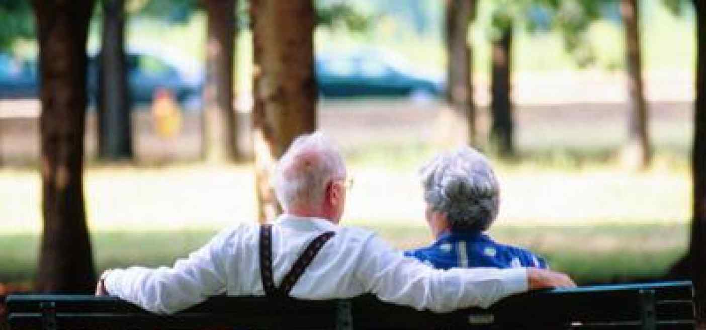 Donne vivono più degli uomini, studio spiega il gender gap della longevità