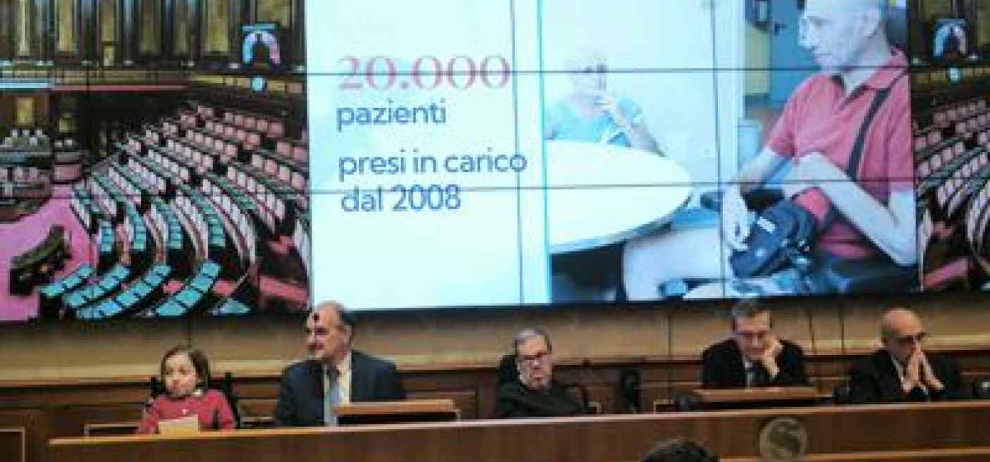 Malattie rare: l'abbraccio come metafora di cura, il modello Nemo al Senato