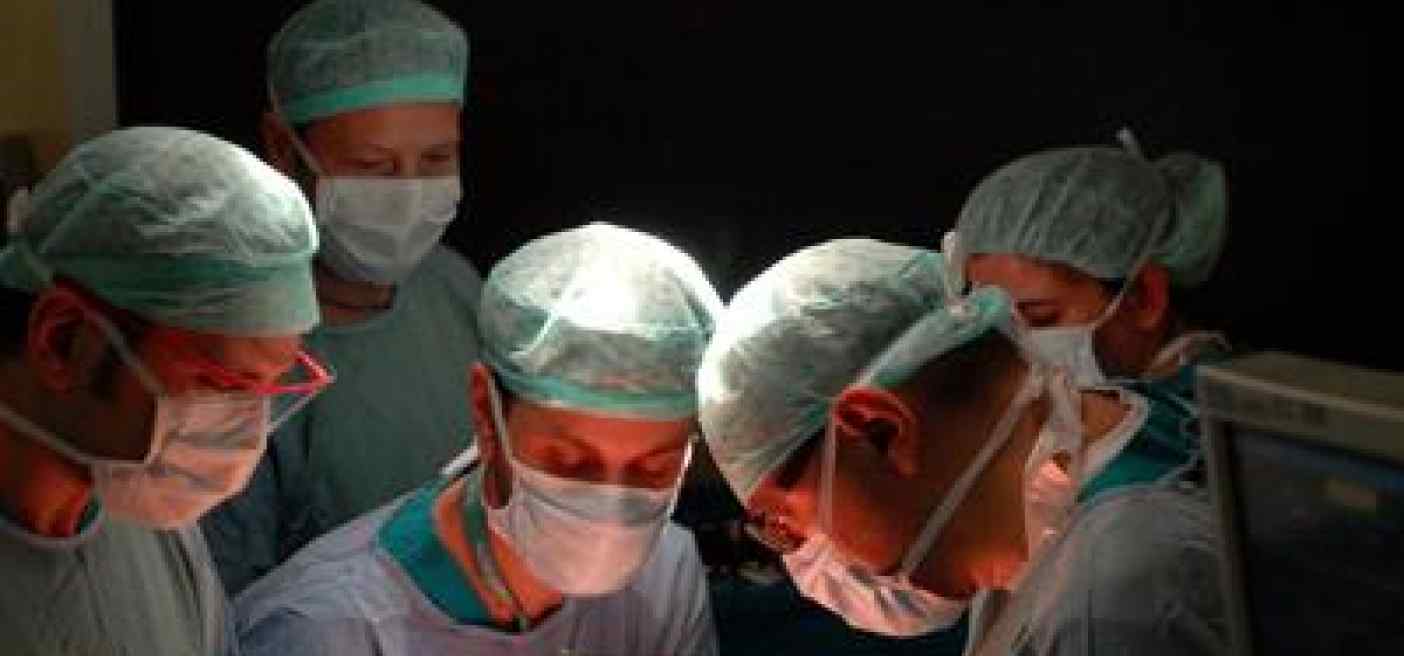 Chirurgia, in Toscana primo intervento all’anca con supporto piattaforma robotica 
