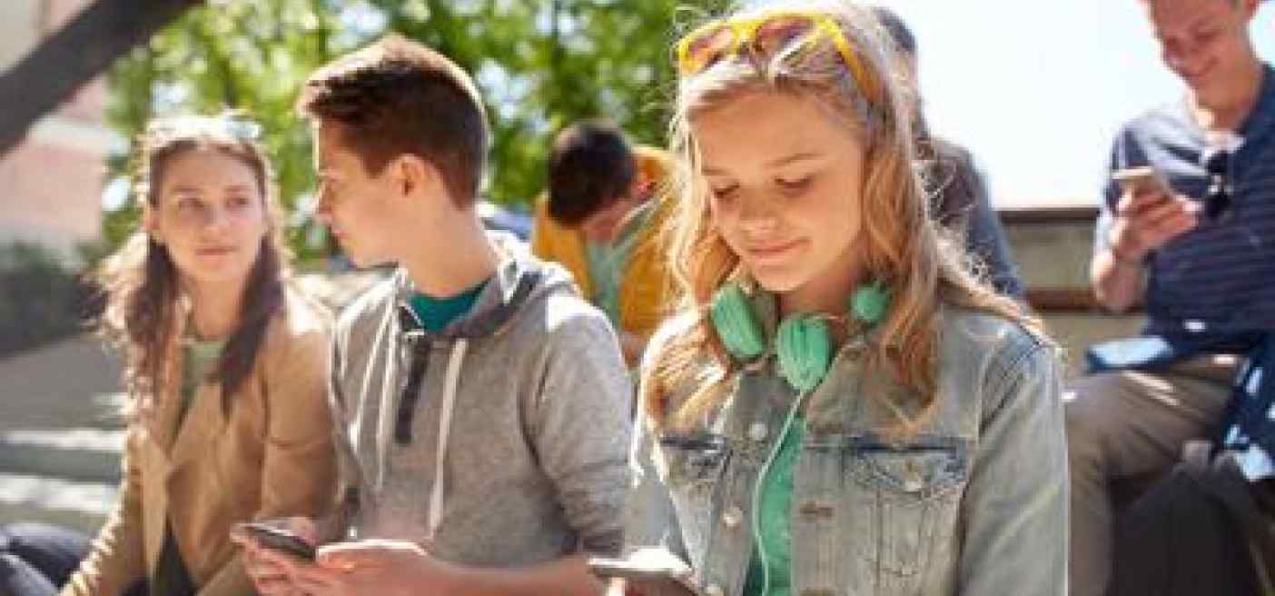 Giovani, petizione per divieto smartphone a under 13 e patentino per usarlo